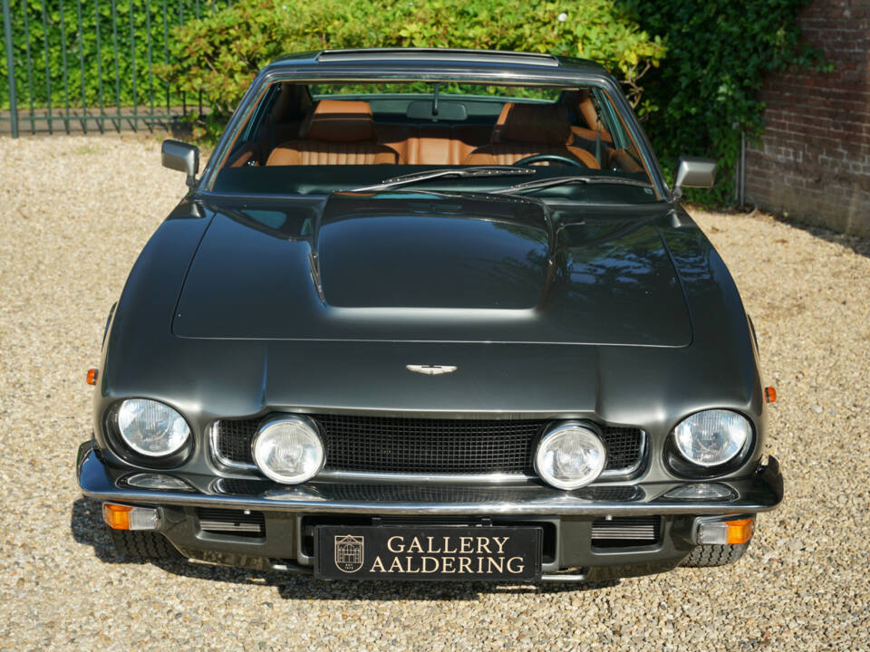 Image 42/50 of Aston Martin V8 (1980)