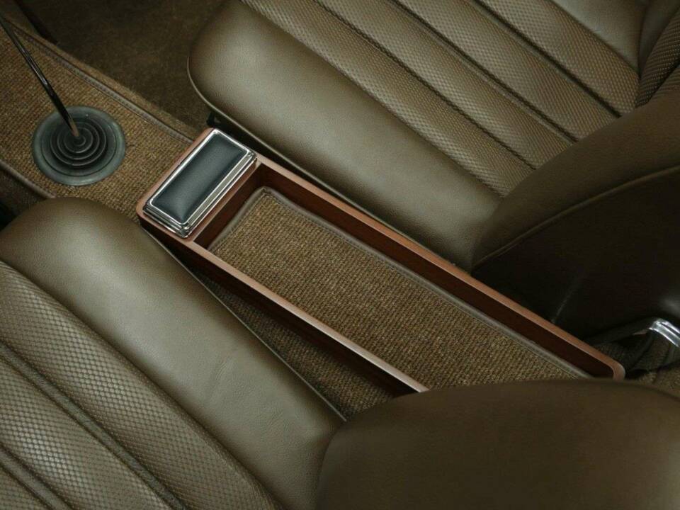 Image 24/50 of Mercedes-Benz 230 SL (1967)