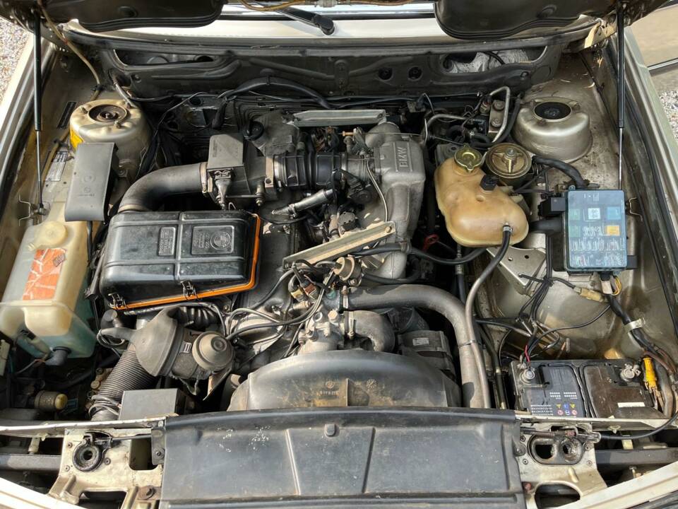 Image 34/41 of BMW 528i (1986)