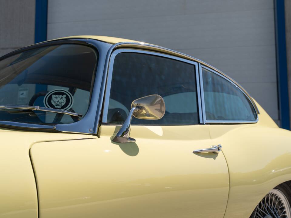 Image 5/78 de Jaguar E-Type (1969)
