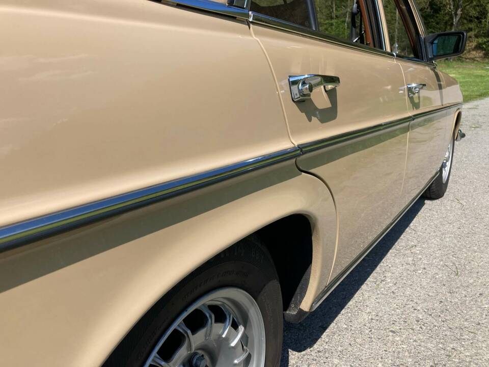 Image 14/49 de Mercedes-Benz 230&#x2F;4 (1974)