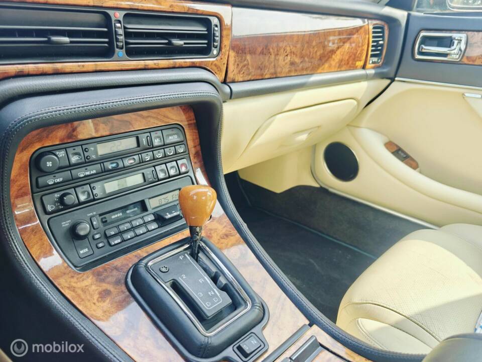 Image 34/50 of Jaguar XJR 4.0 Supercharged (1996)