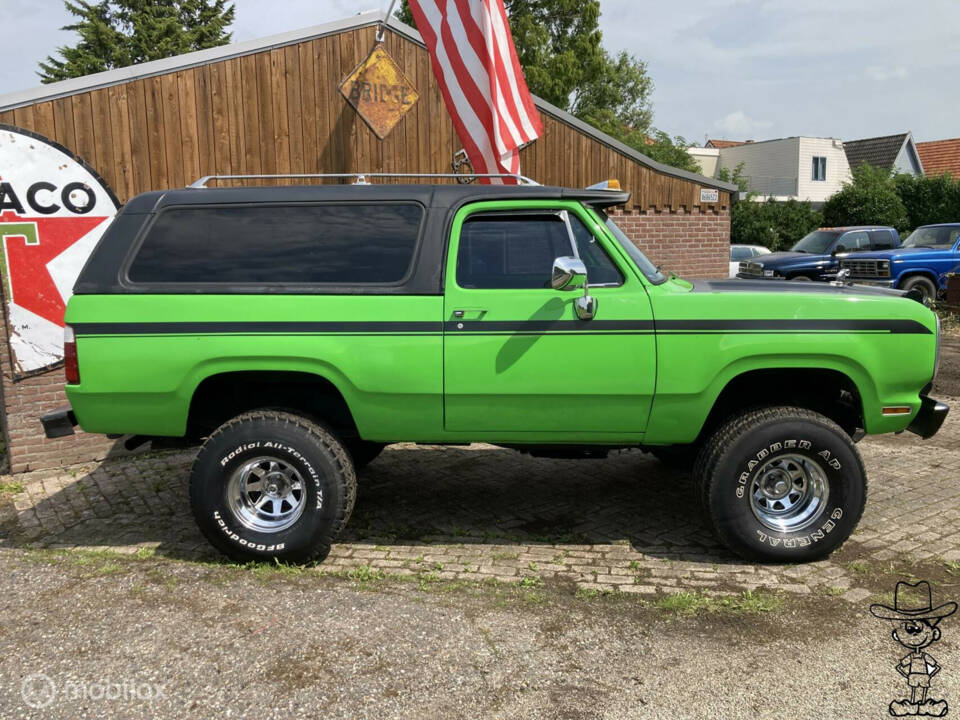 Image 2/24 of Dodge Ramcharger (1976)