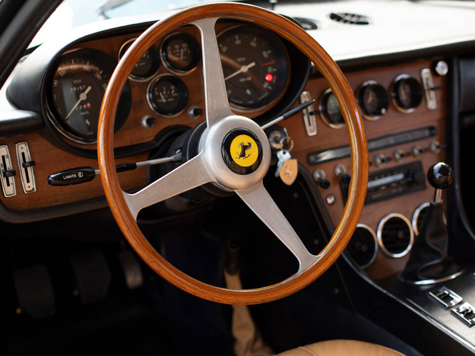 Image 22/40 of Ferrari 365 GT 2+2 (1969)