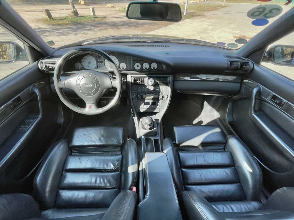 Image 24/34 of Audi S6 Avant (1996)