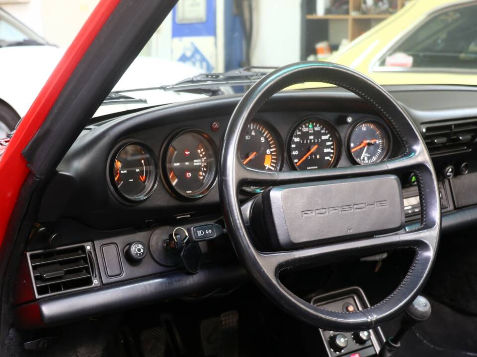 Image 27/47 of Porsche 911 Carrera 3.2 (1989)