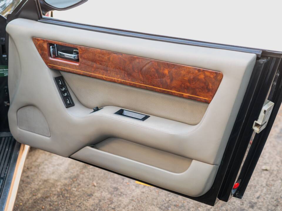 Imagen 41/50 de Aston Martin Virage Volante (1994)
