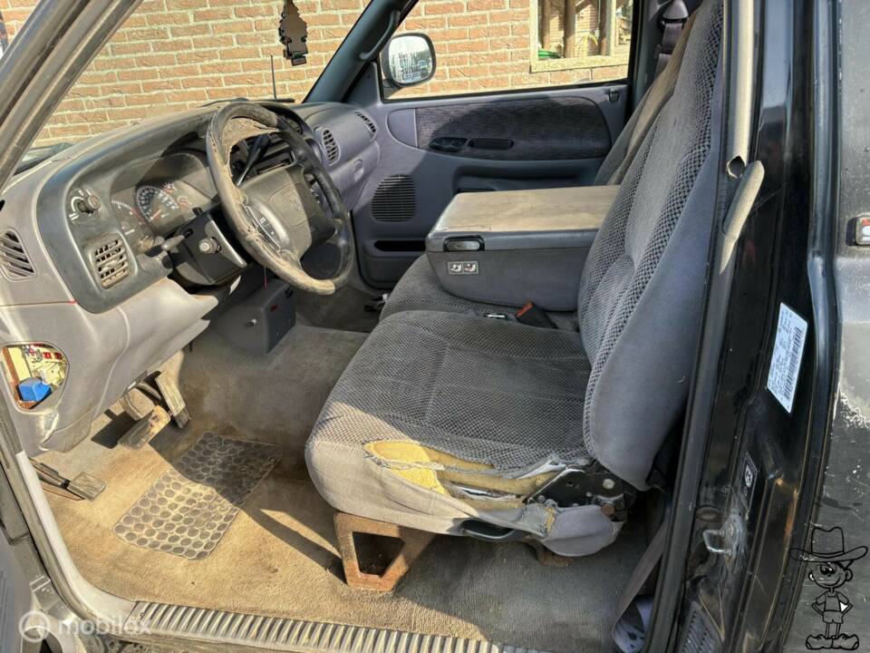 Image 20/34 of Dodge Ram 1500 (1998)