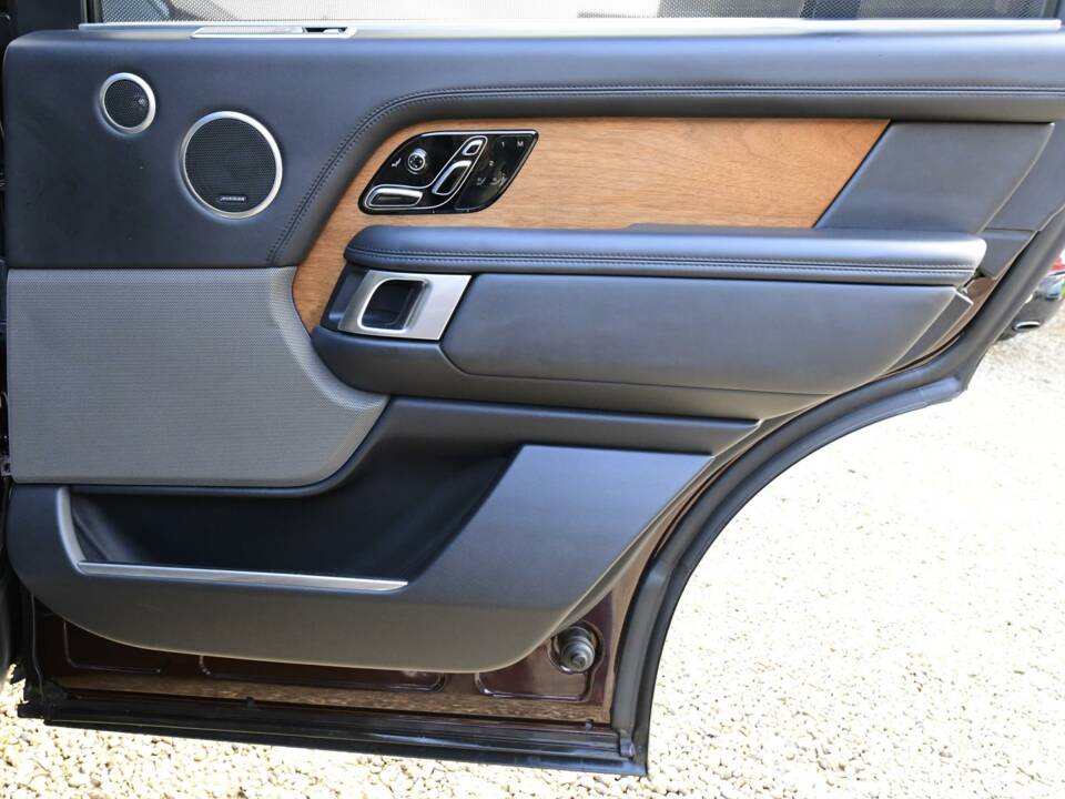 Image 35/50 of Land Rover Range Rover V8 SV Autobiography (2018)