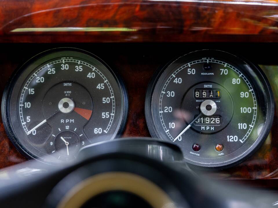 Image 37/50 de Jaguar Mk II 2.4 (1967)