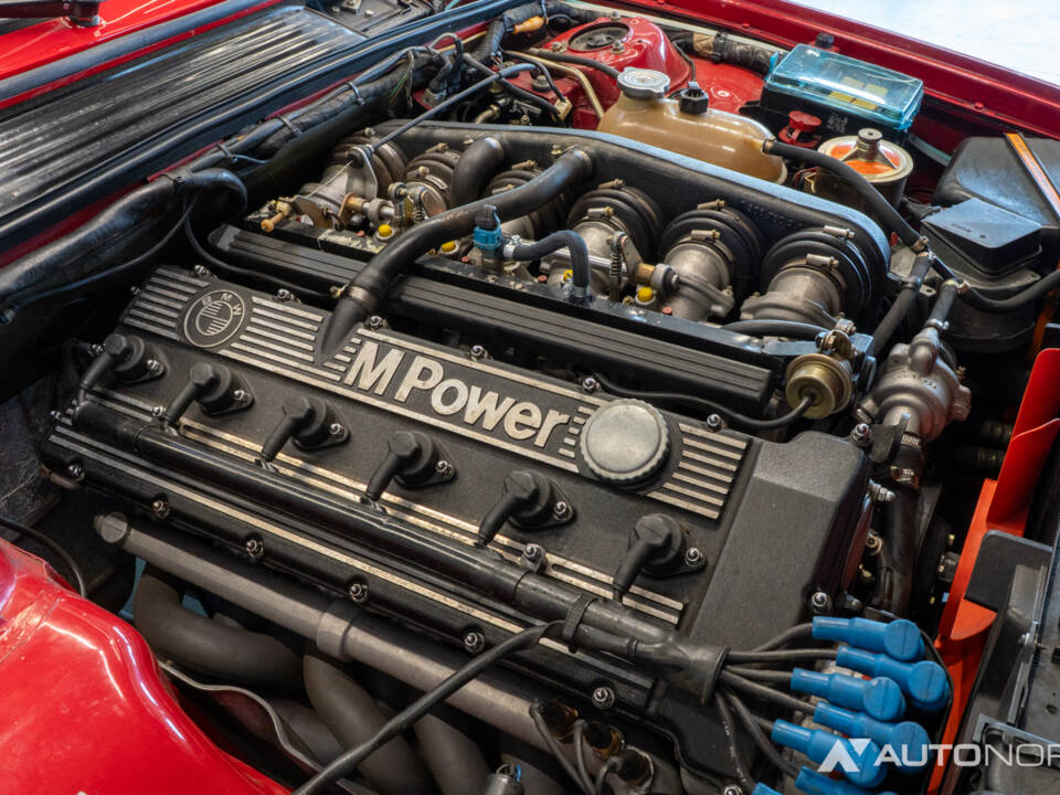 Image 22/51 of BMW M 635 CSi (1985)