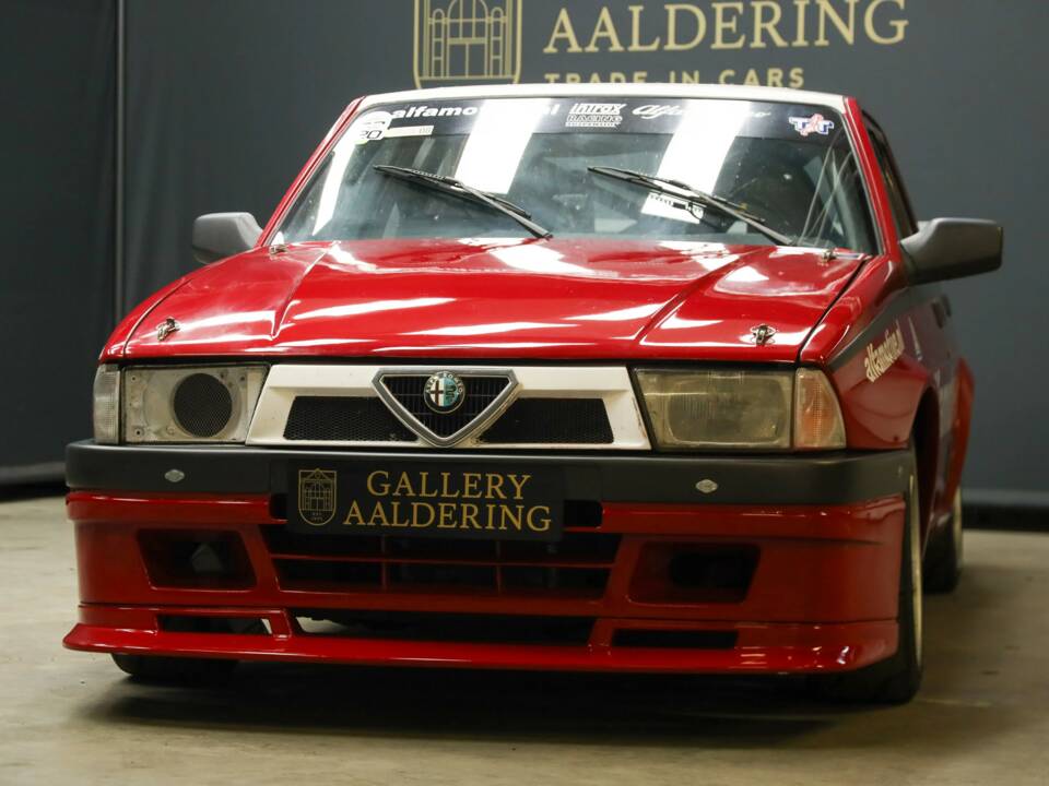 Image 8/50 de Alfa Romeo 75 3.0 V6 QV (1990)