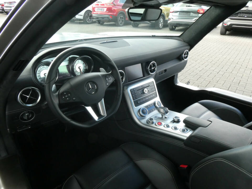 Image 11/15 of Mercedes-Benz SLS AMG (2012)