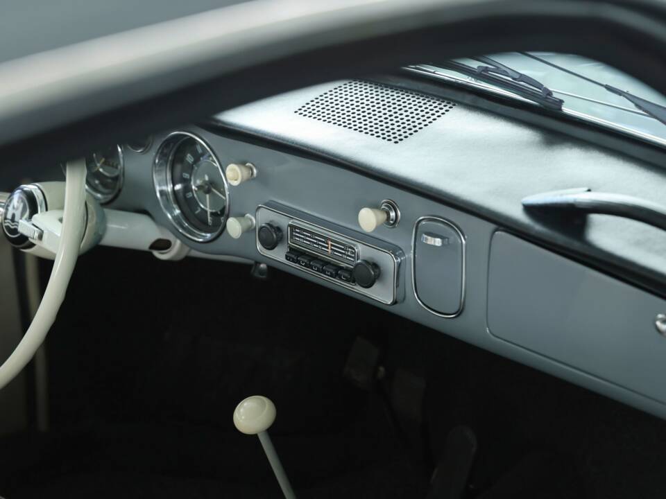 Image 33/50 of Volkswagen Karmann Ghia 1500 (1961)