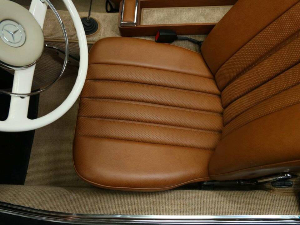 Image 13/50 of Mercedes-Benz 230 SL (1965)