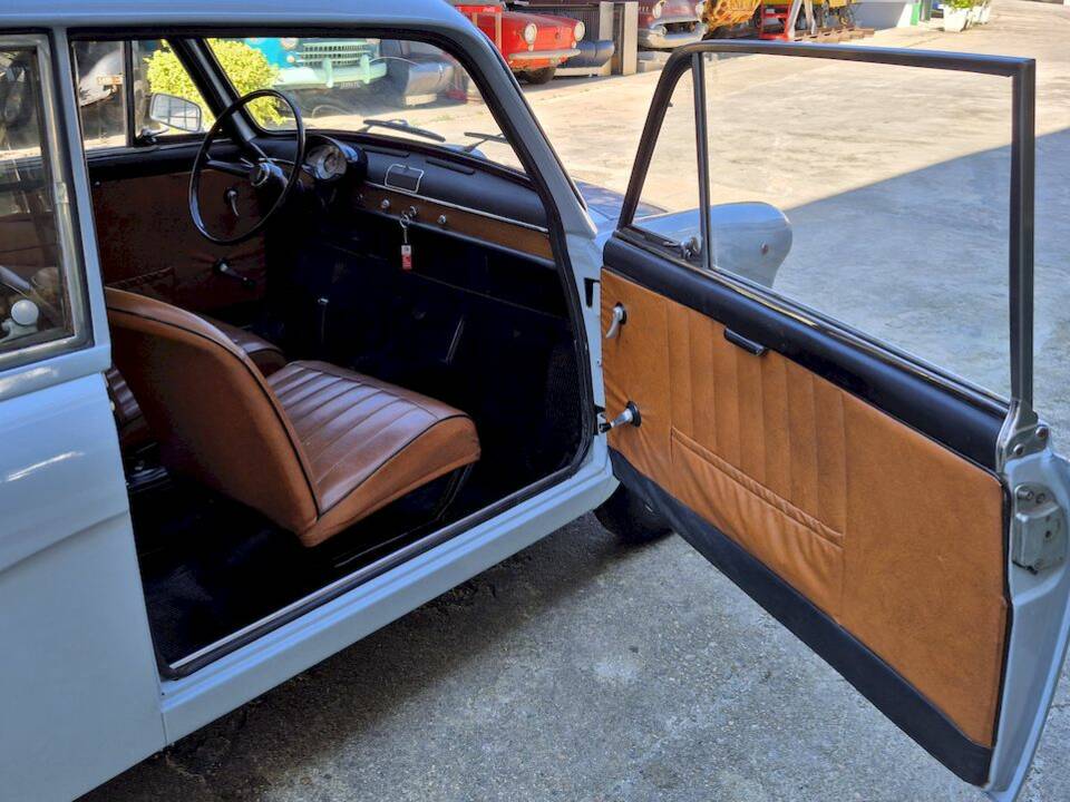 Image 25/43 of Autobianchi Bianchina Panoramica (1969)