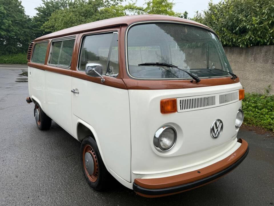 Bild 1/18 von Volkswagen T2b Kleinbus (1979)