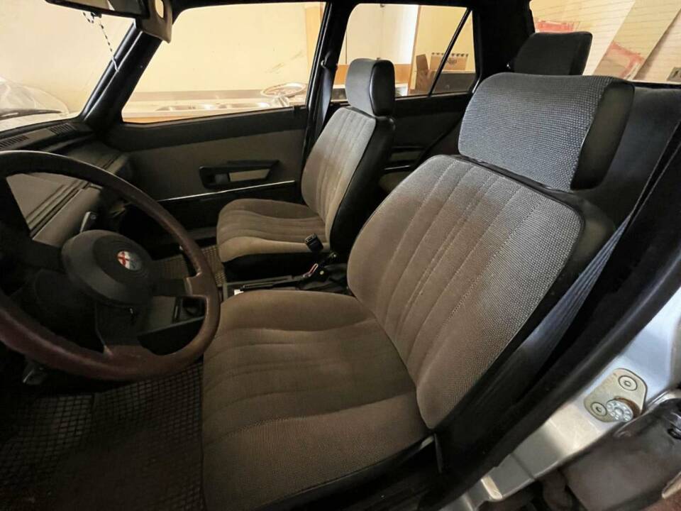 Bild 7/10 von Alfa Romeo Giulietta 2.0 (1983)