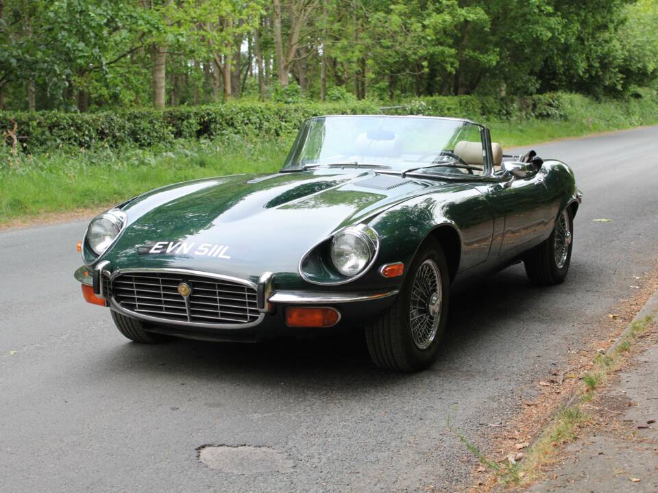Image 3/18 of Jaguar Type E V12 (1973)
