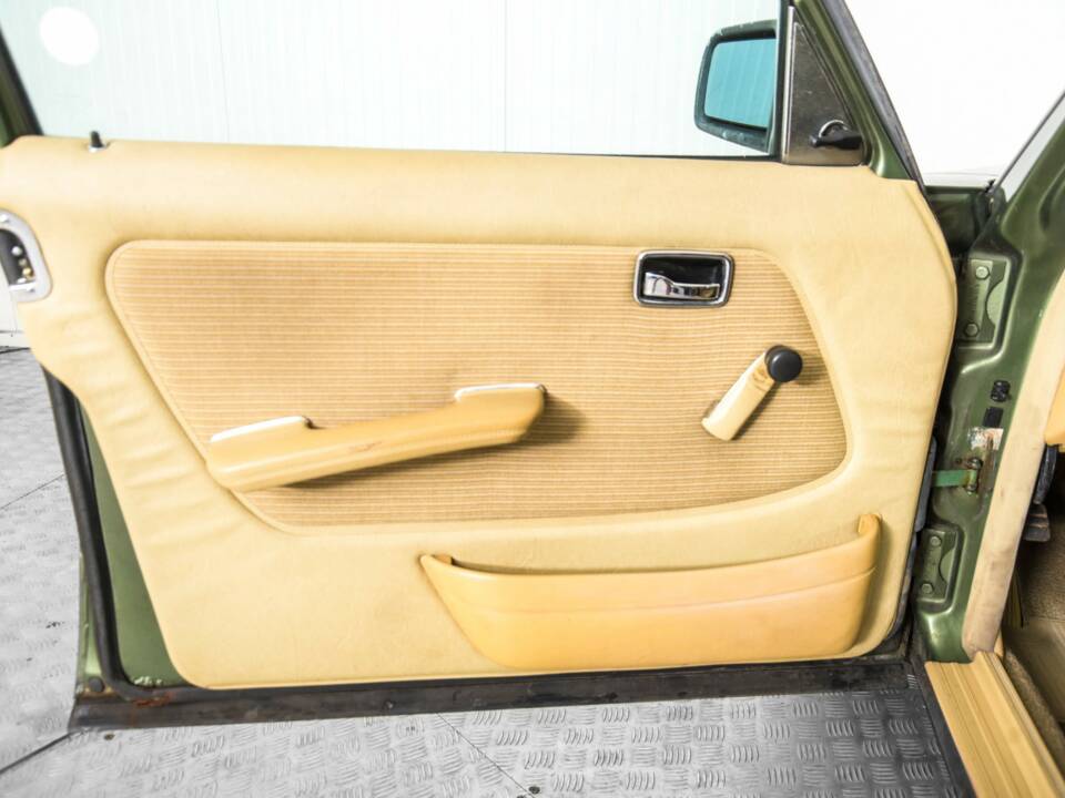 Afbeelding 32/50 van Mercedes-Benz 200 T (1982)