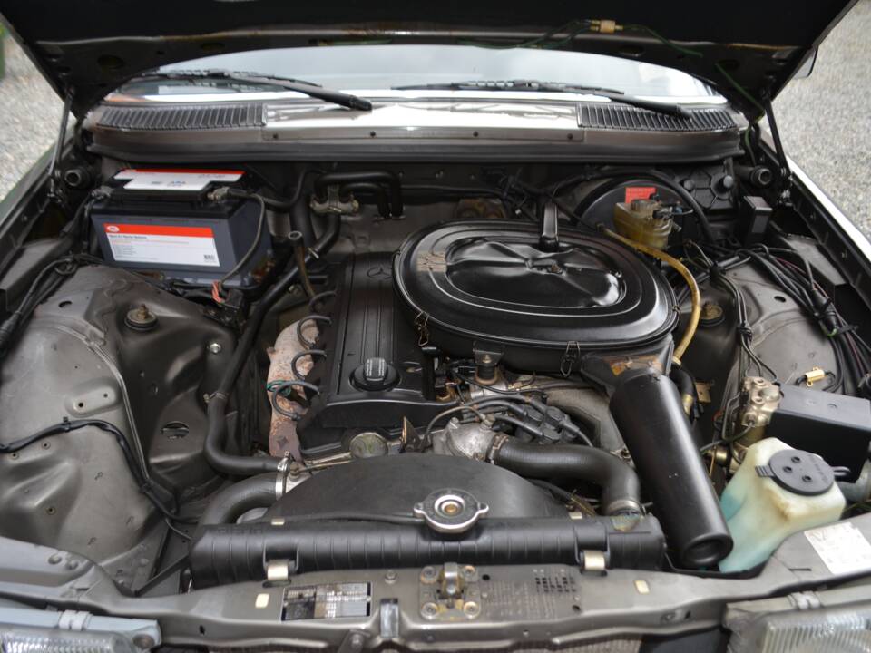 Image 15/15 of Mercedes-Benz 230 CE (1983)