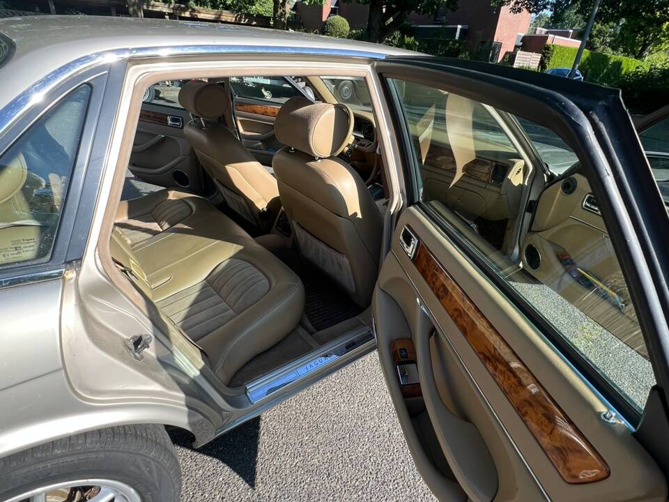 Image 13/31 of Jaguar XJ6 3.2 (1995)