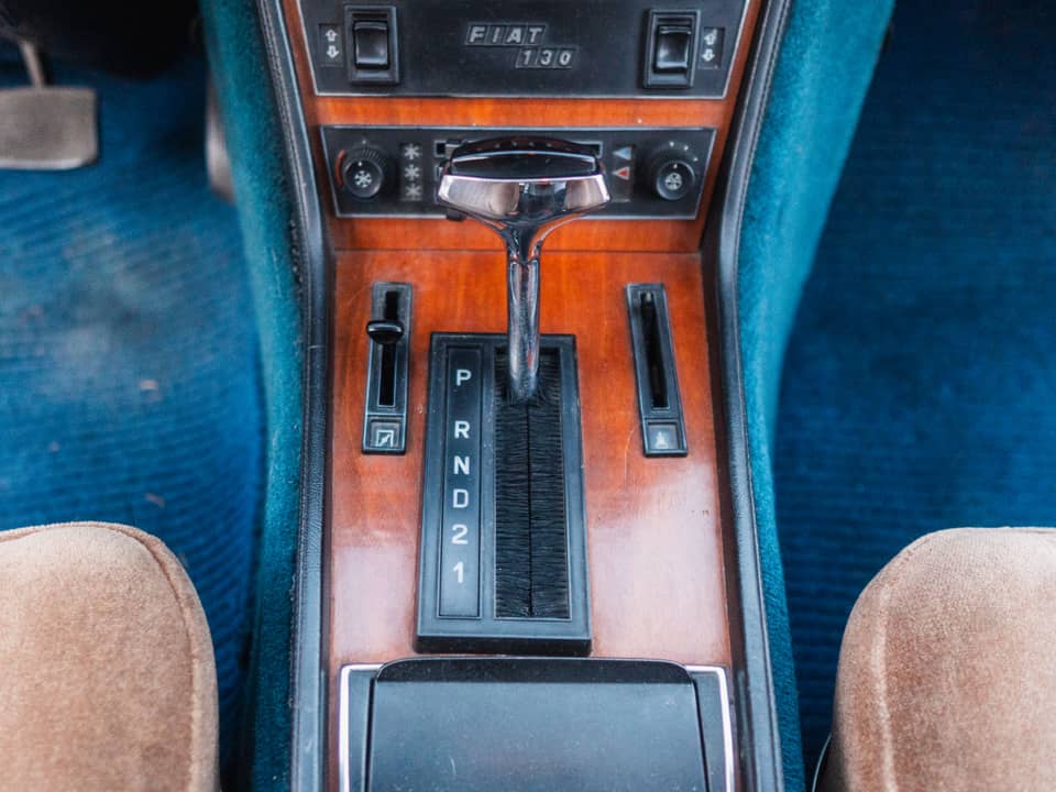 Image 27/37 of FIAT 130 Coupé (1974)