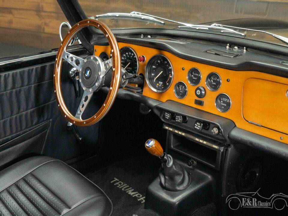 Image 9/19 de Triumph TR 6 (1971)