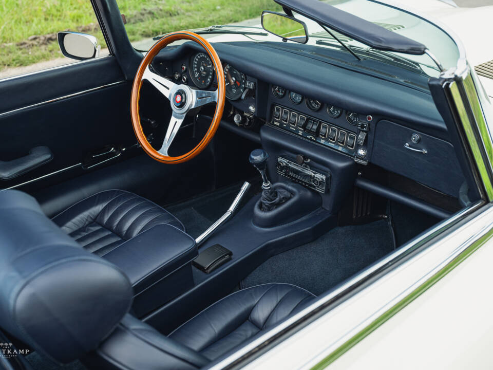 Image 10/20 de Jaguar Type E V12 (1972)