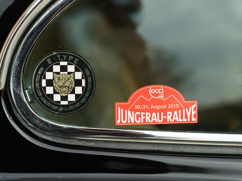 Bild 10/50 von Jaguar E-Type V12 (2+2) (1971)