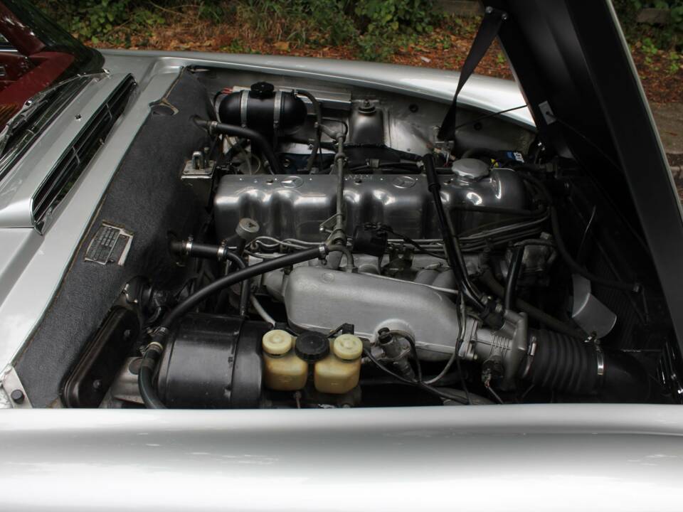 Image 16/17 of Mercedes-Benz 280 SL (1970)