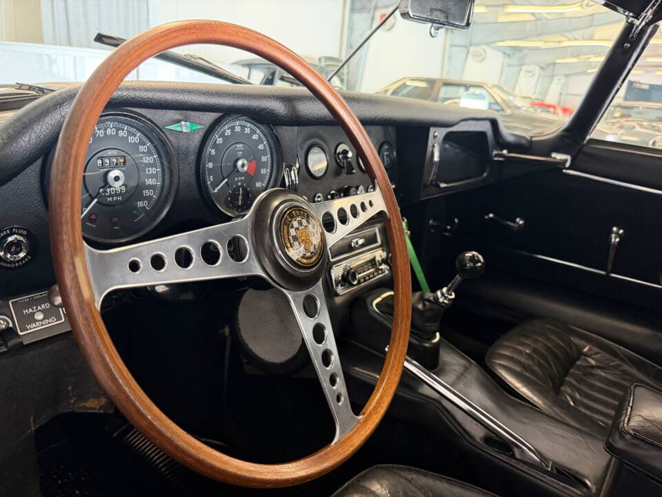 Image 16/18 de Jaguar Type E 4.2 (1967)