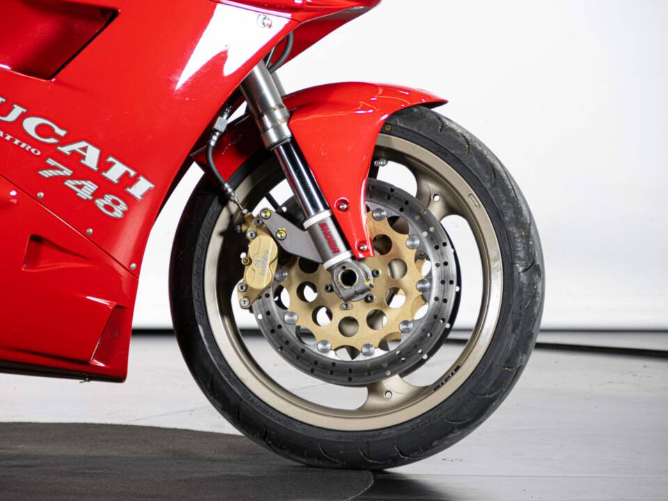 Imagen 28/50 de Ducati 748 S (1996)