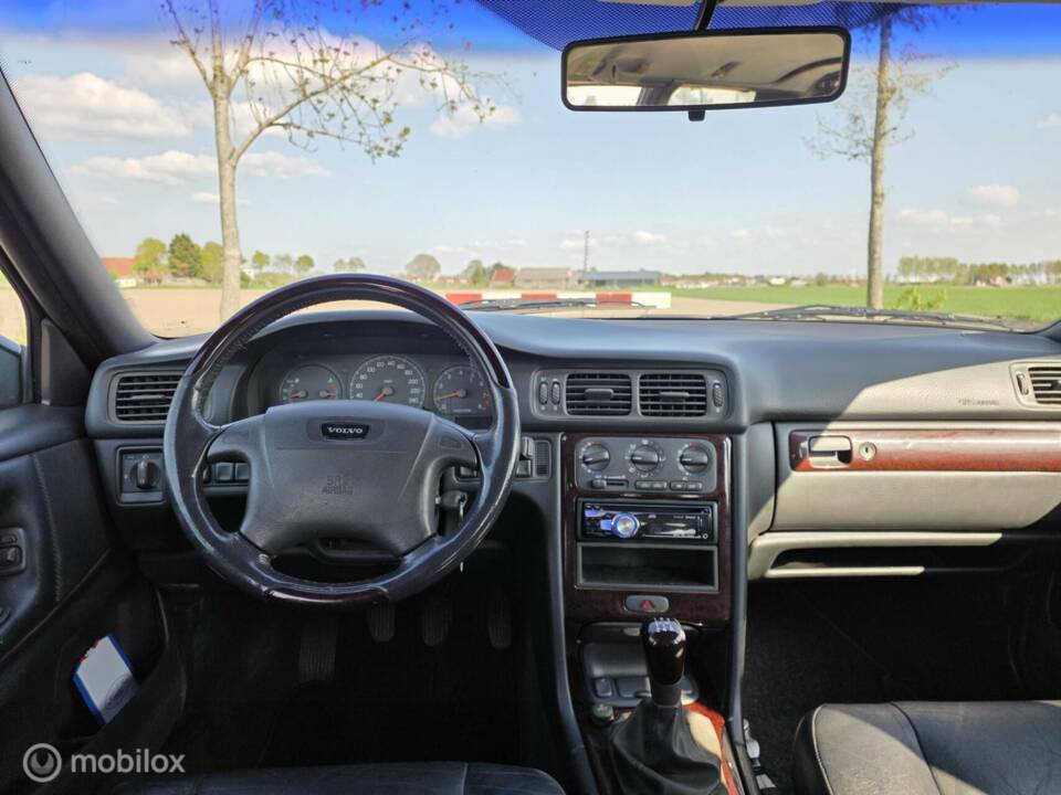 Image 17/37 of Volvo V 70 2.4 (2000)