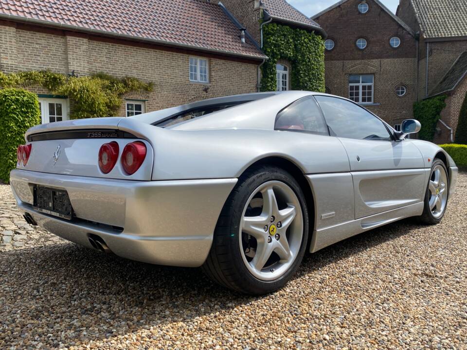 Image 7/42 de Ferrari F 355 Berlinetta (1995)