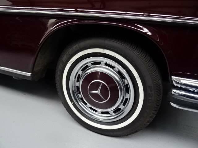 Image 6/32 de Mercedes-Benz 280 SE 3,5 (1971)