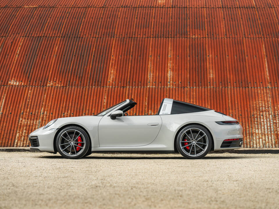 Image 6/33 of Porsche 911 Targa 4S (2021)