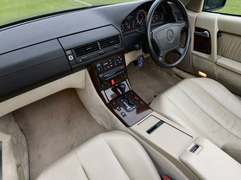 Image 48/50 of Mercedes-Benz SL 500 (1995)