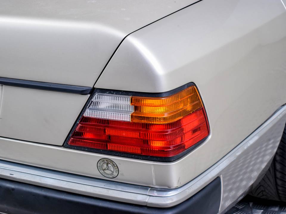 Bild 45/50 von Mercedes-Benz 400 E (1992)