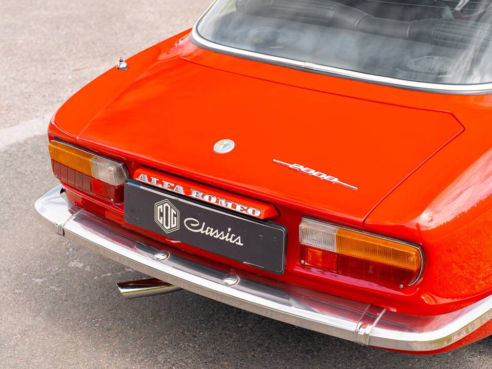 Image 12/53 of Alfa Romeo 2000 GT Veloce (1975)