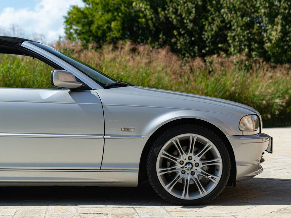 Immagine 18/50 di BMW 320Ci (2001)