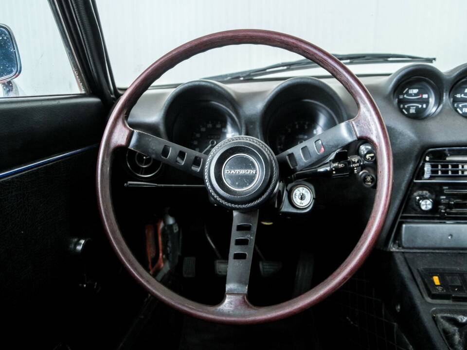 Image 8/50 of Datsun 240 Z (1974)