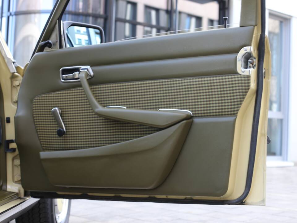 Bild 52/76 von Mercedes-Benz 280 SE (1977)