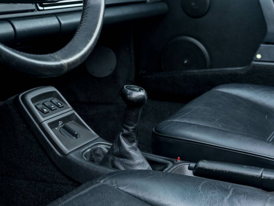 Bild 23/29 von Porsche 911 Carrera 2 (1990)