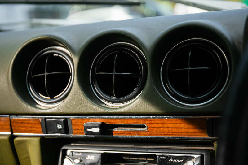 Image 25/43 of Mercedes-Benz 280 SL (1982)