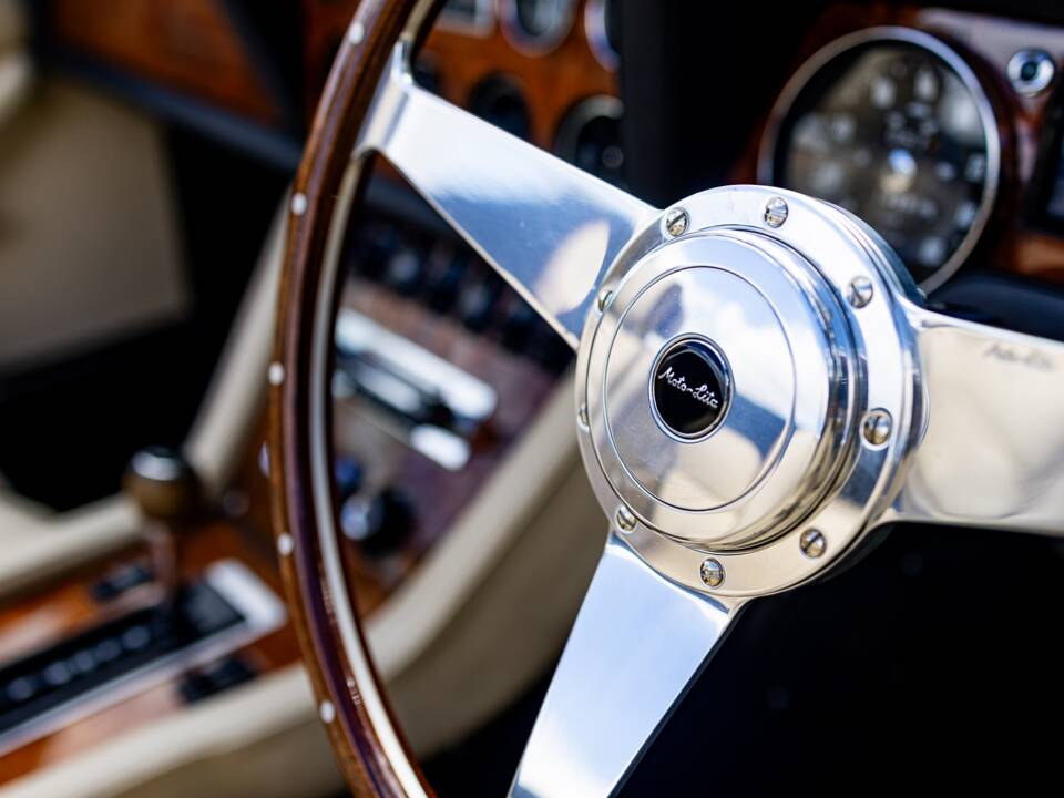 Image 46/50 of Jensen Interceptor MK III (1975)