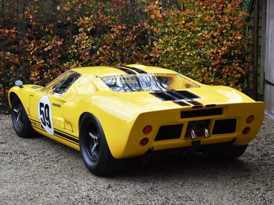 Image 3/31 of Ford GT40 (1965)