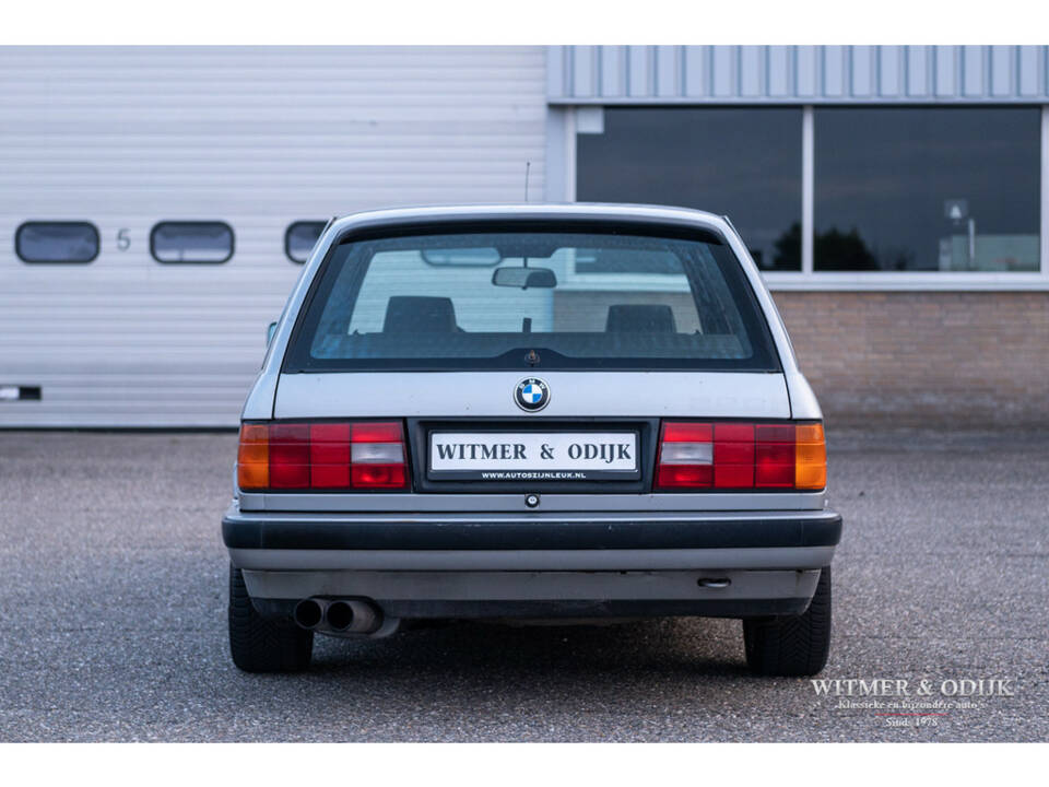 Image 11/50 de BMW 320i Touring (1989)