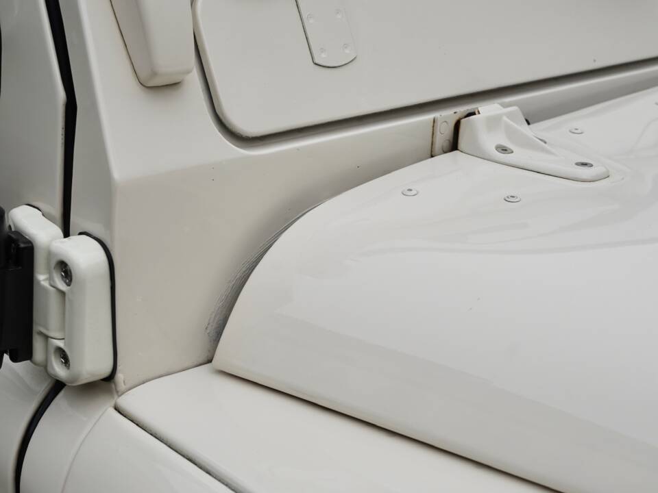 Image 63/96 of Land Rover Defender 90 (1995)