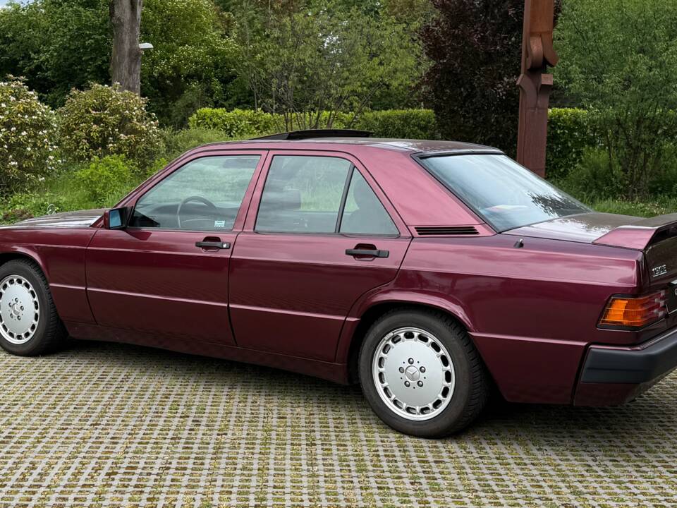 Obraz 4/42 pojazdu Mercedes-Benz 190 E 1.8 Avantgarde "Rosso" (1992)
